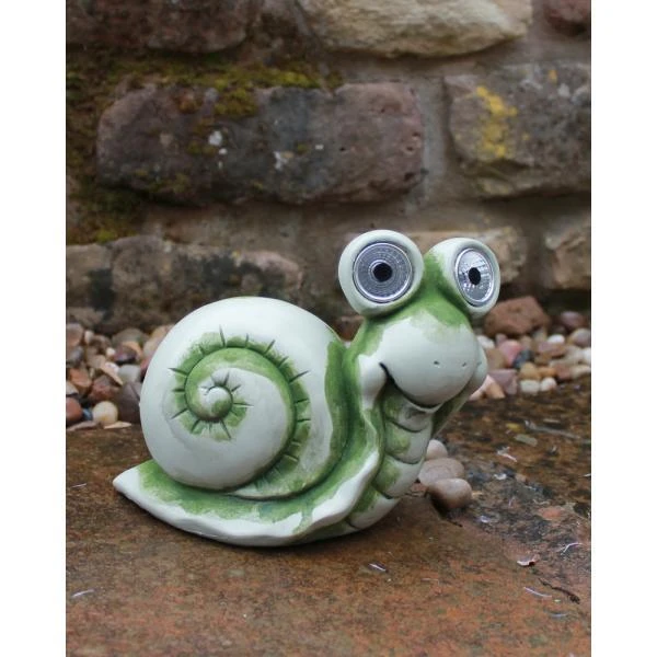 Slak Met Verlichte Ogen Op Zonne-energie 3 Slak Met Verlichte Ogen Op Zonne-energie